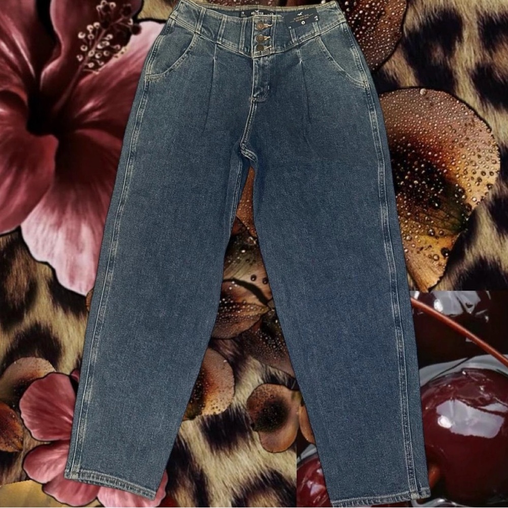 Hollister Ultra High-Rise 80’s Mom Jeans